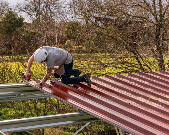 Des bacs acier de qualité pour une toiture robuste.